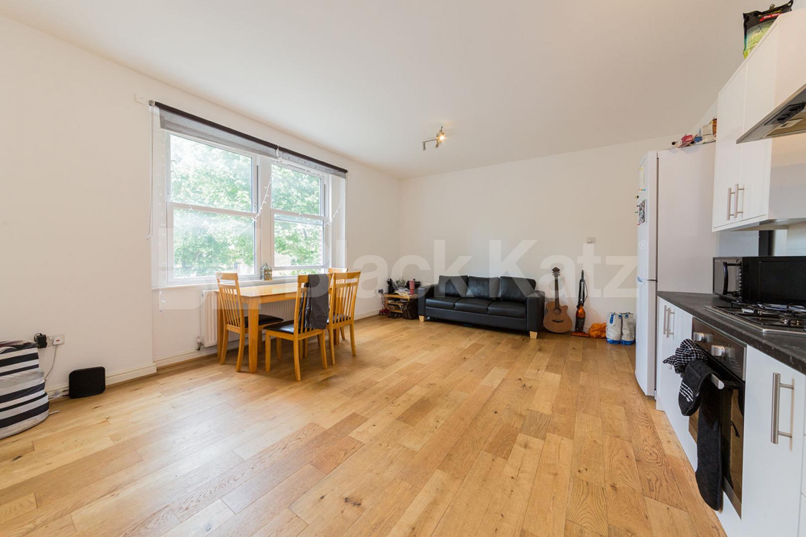 Bright and airy 3 bedroom property with a spacious lounge Hillmarton Road, Islington 